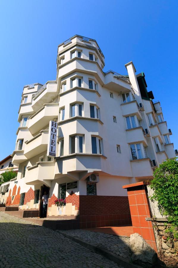 The White House Hotel 2*
