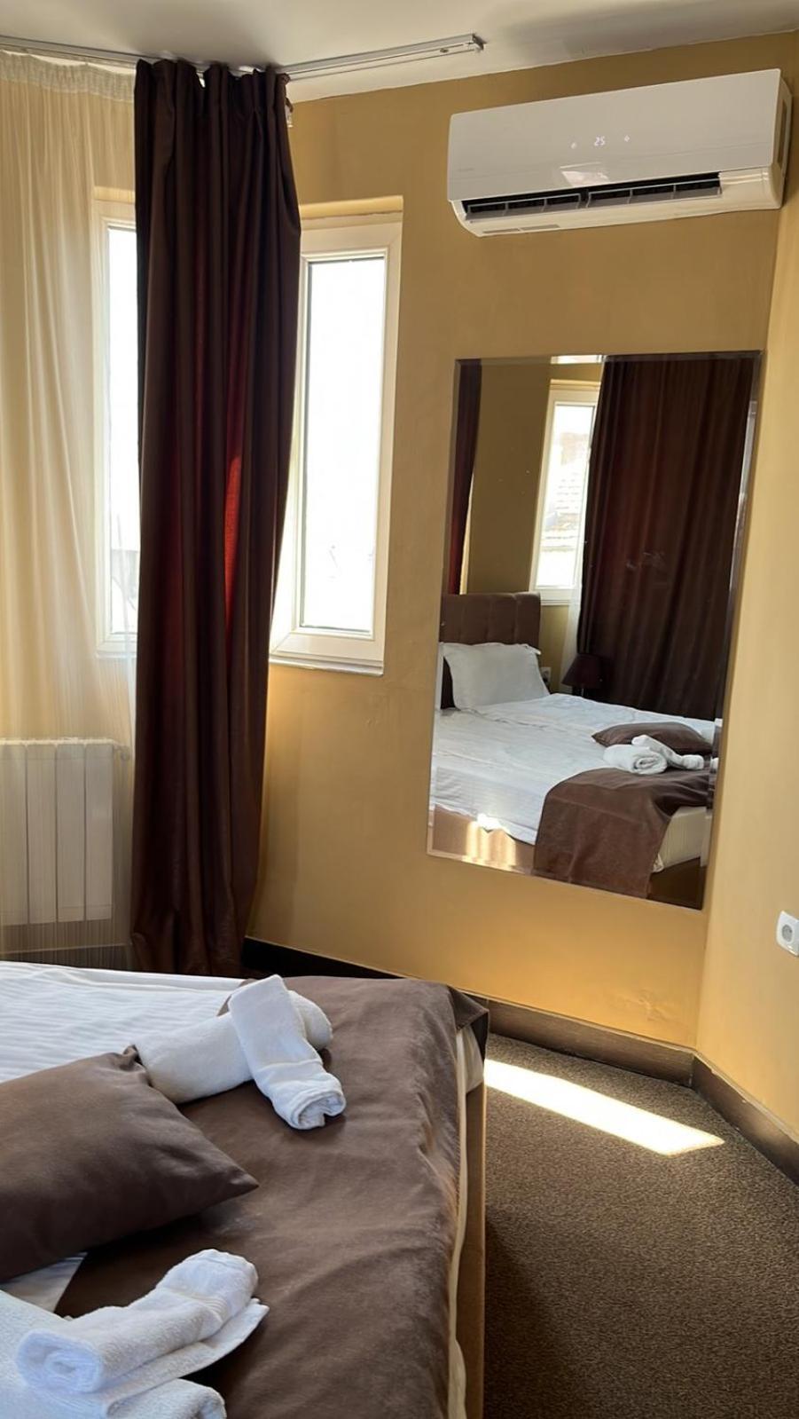 Hotel The White House 2*
