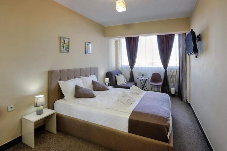 Hotel The White House 2*