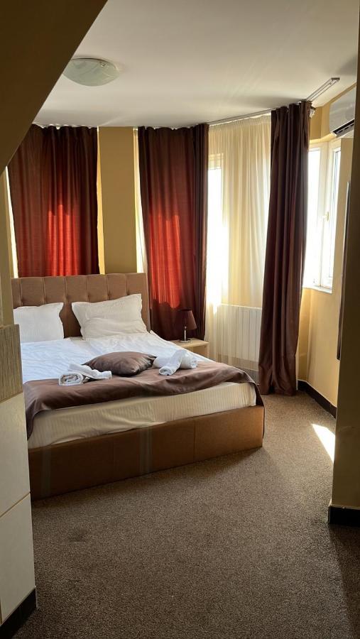 The White House Hotel 2*