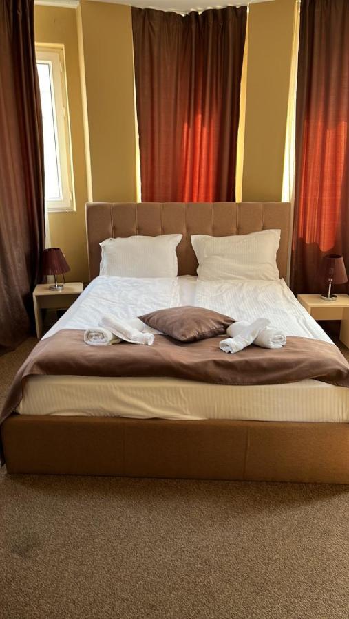 Hotel The White House 2*